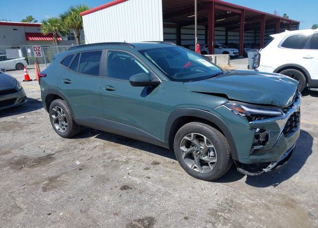 2025 CHEVROLET Trax