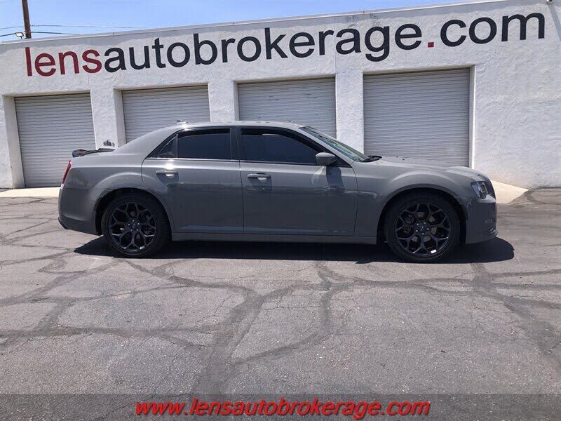 2019 CHRYSLER 300