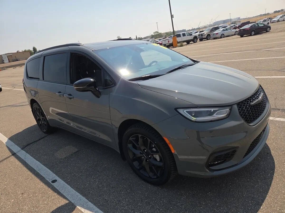 2023 CHRYSLER Pacifica