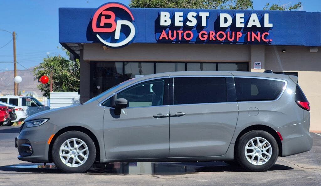 2023 CHRYSLER Pacifica