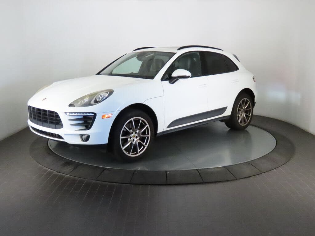 2017 PORSCHE Macan