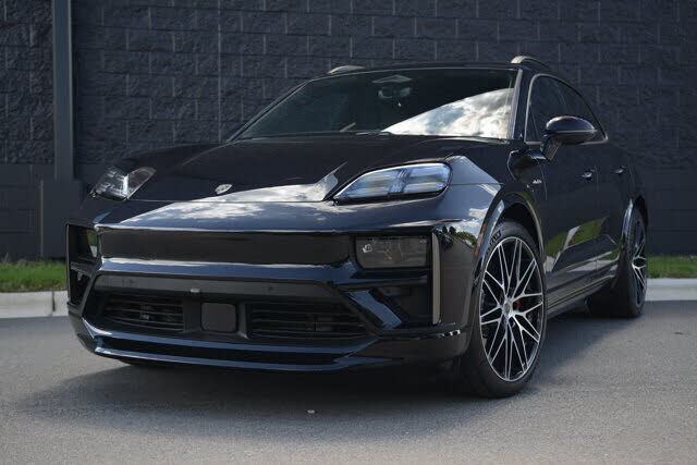 2025 PORSCHE Macan