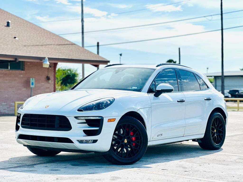 2017 PORSCHE Macan