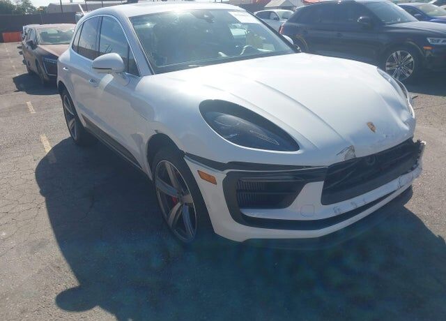 2022 PORSCHE Macan