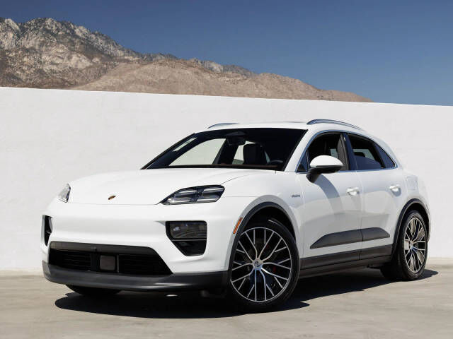 2025 PORSCHE Macan