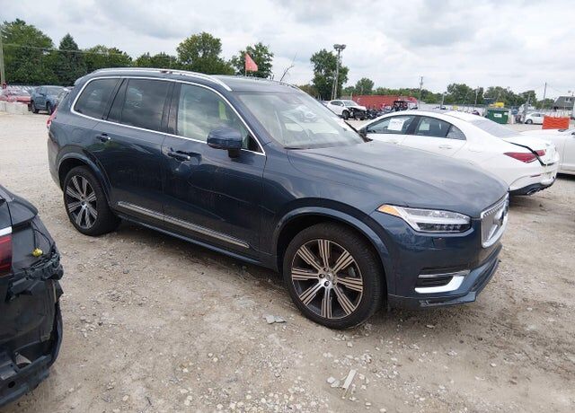 2022 VOLVO XC90