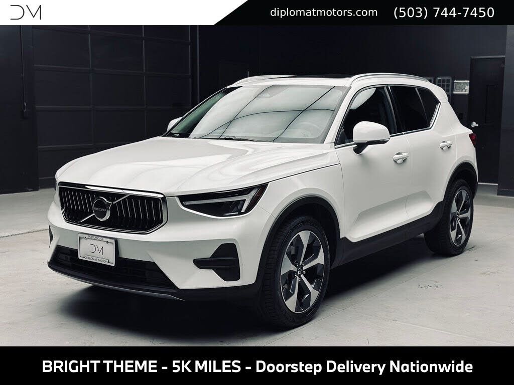 2025 VOLVO XC40