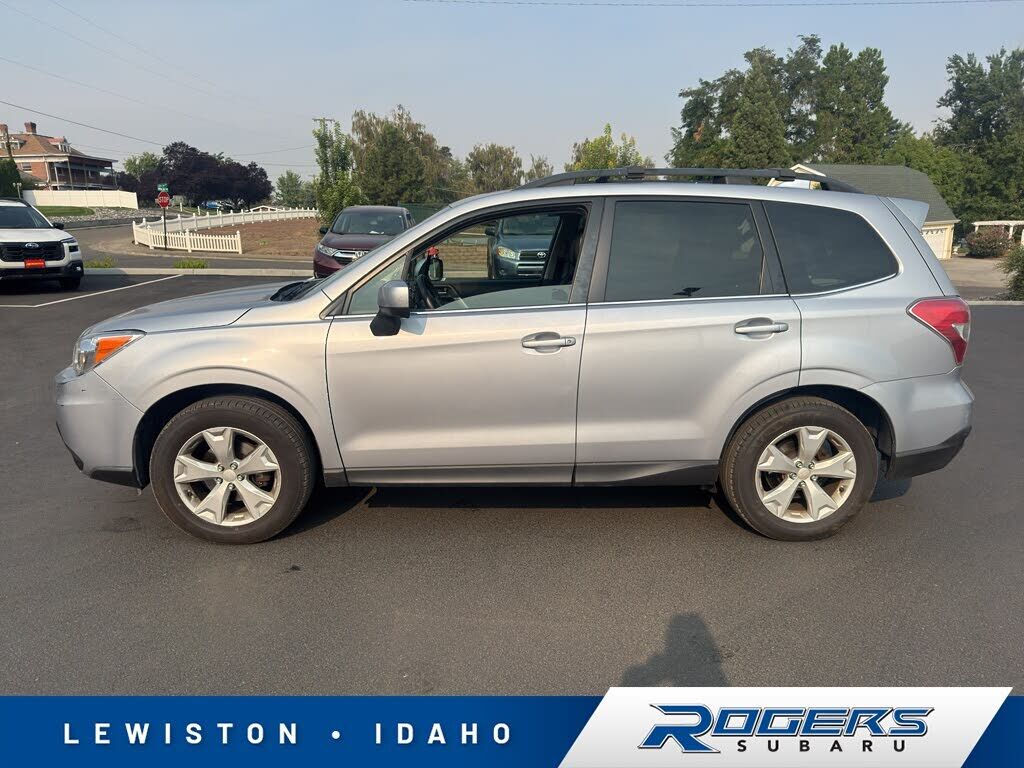 2016 SUBARU Forester