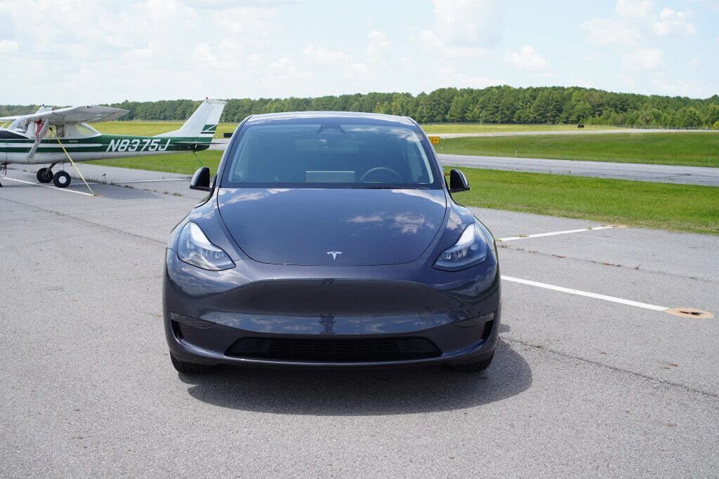 2025 TESLA Model Y