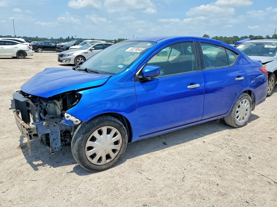 2016 NISSAN Versa