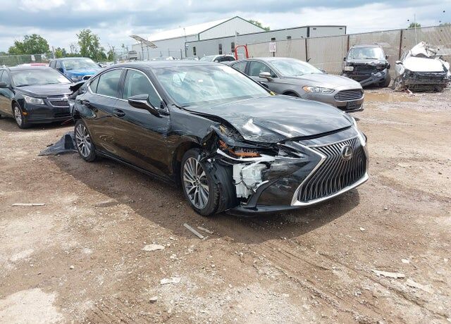 2019 LEXUS ES