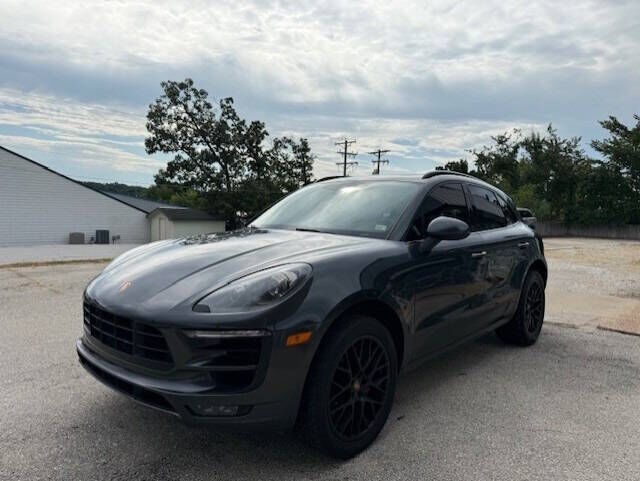 2017 PORSCHE Macan