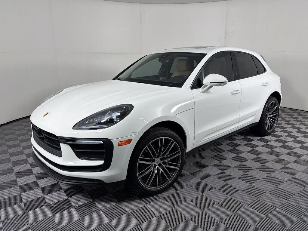 2024 PORSCHE Macan