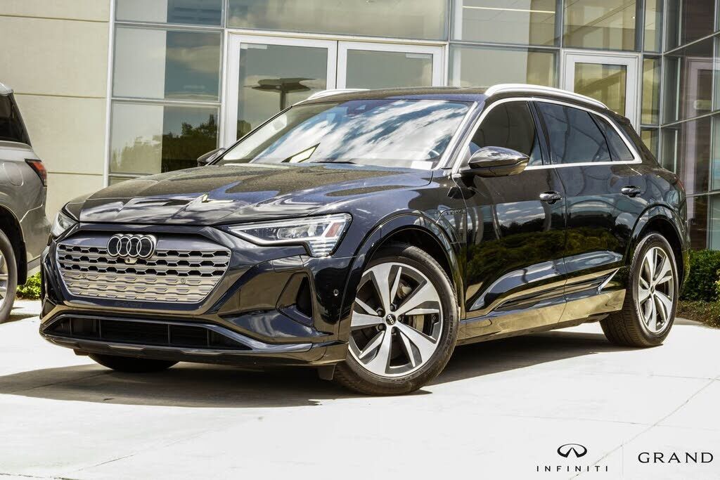 2024 AUDI Q8