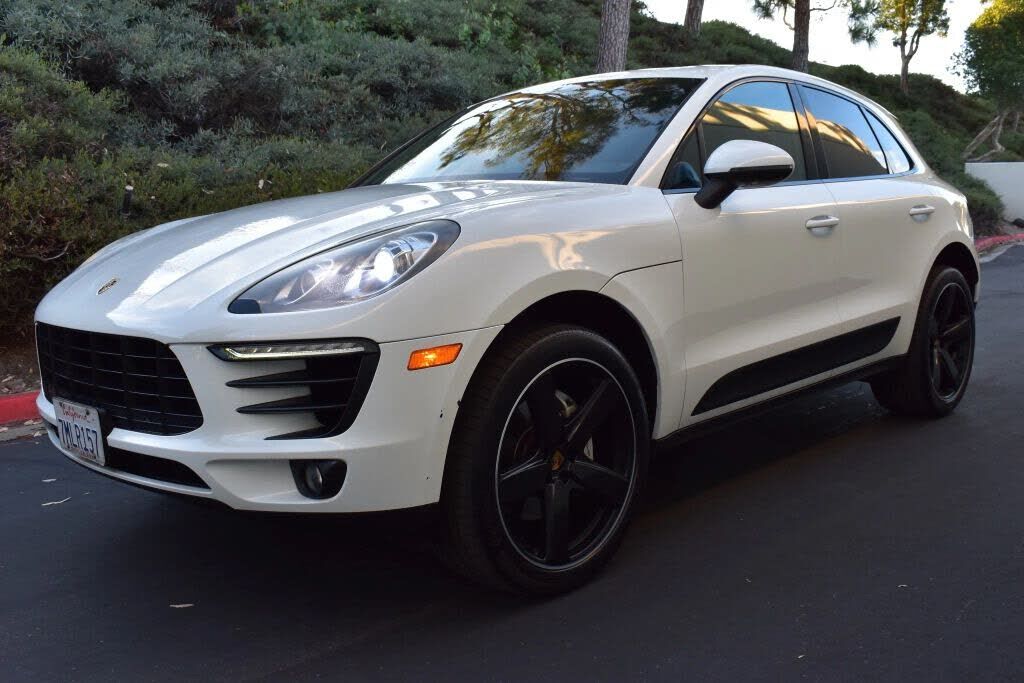 2016 PORSCHE Macan