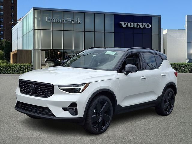 2026 VOLVO XC40