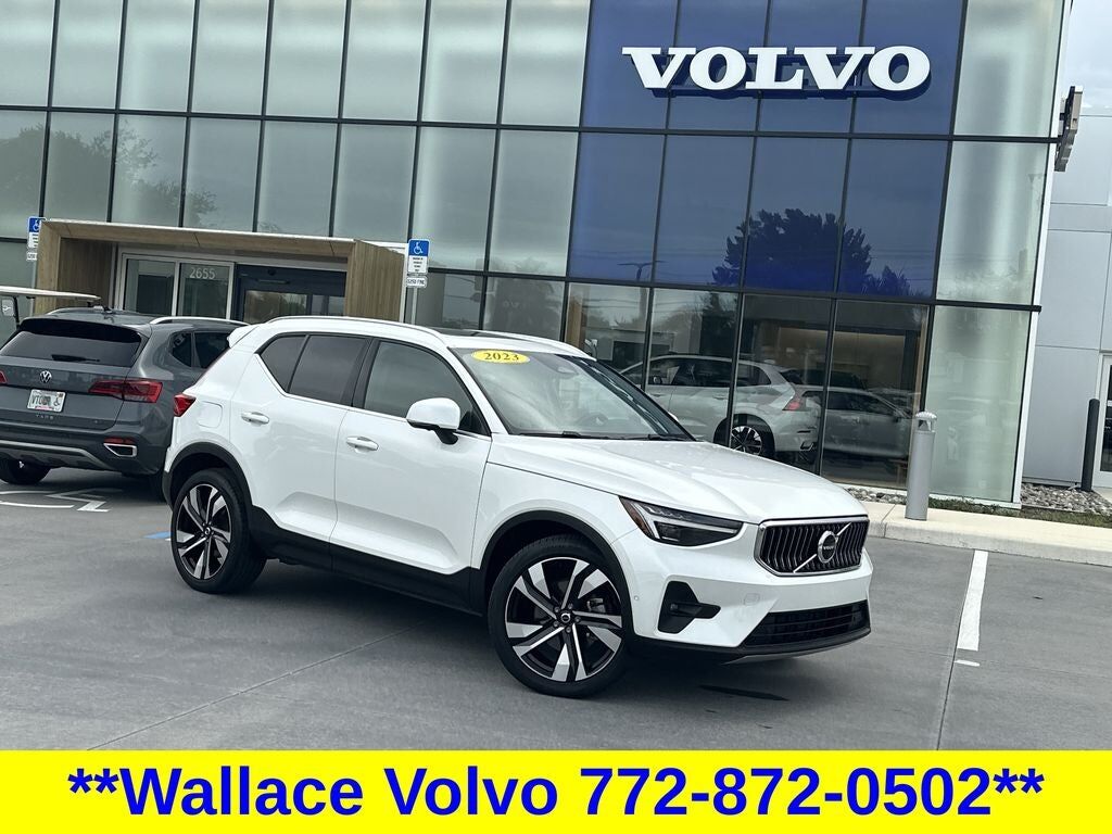 2023 VOLVO XC40