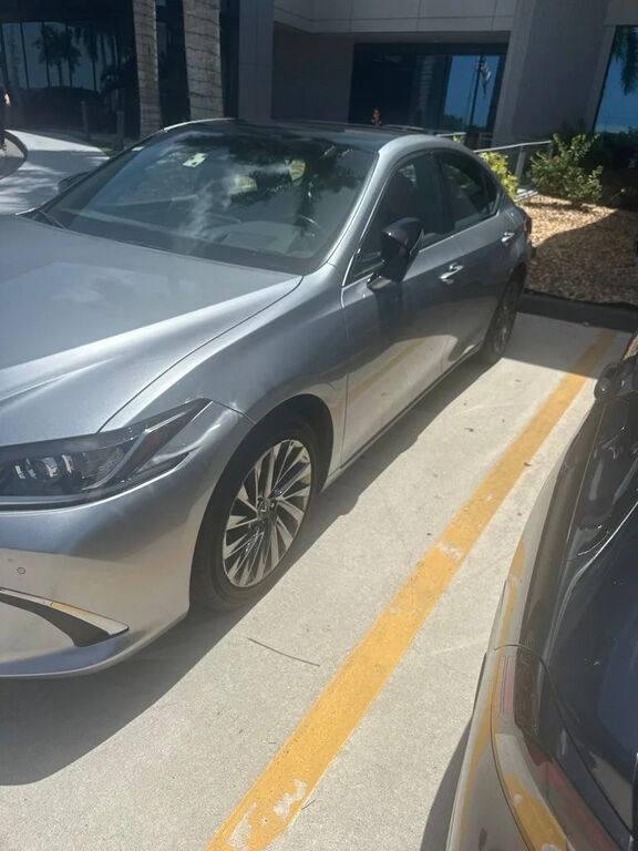 2024 LEXUS ES