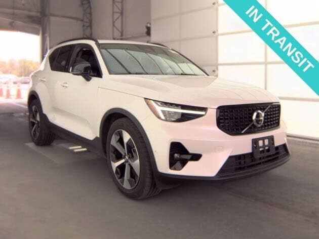 2026 VOLVO XC40