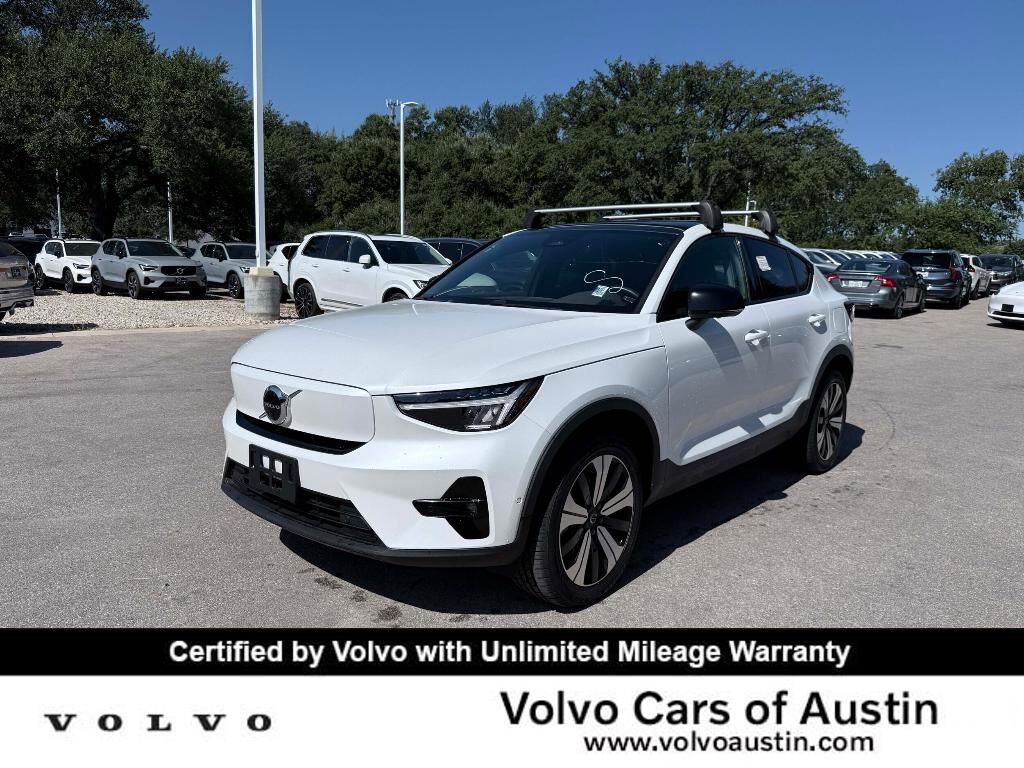 2023 VOLVO C40