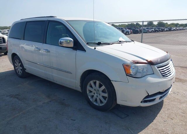 2012 CHRYSLER Town and Country