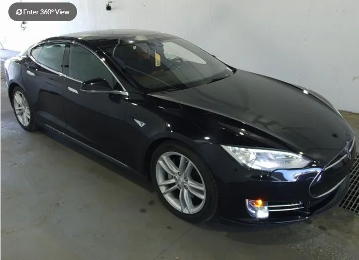 2015 TESLA Model S