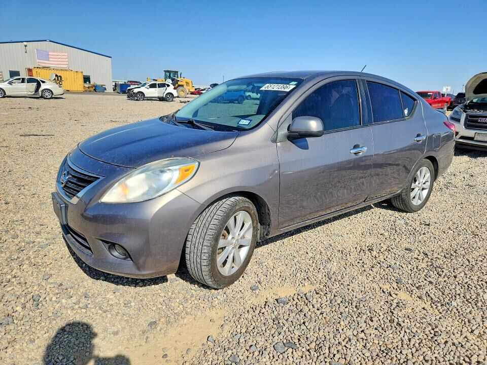 2014 NISSAN Versa