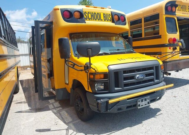 2016 FORD E-450