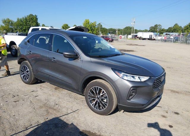 2025 FORD Escape