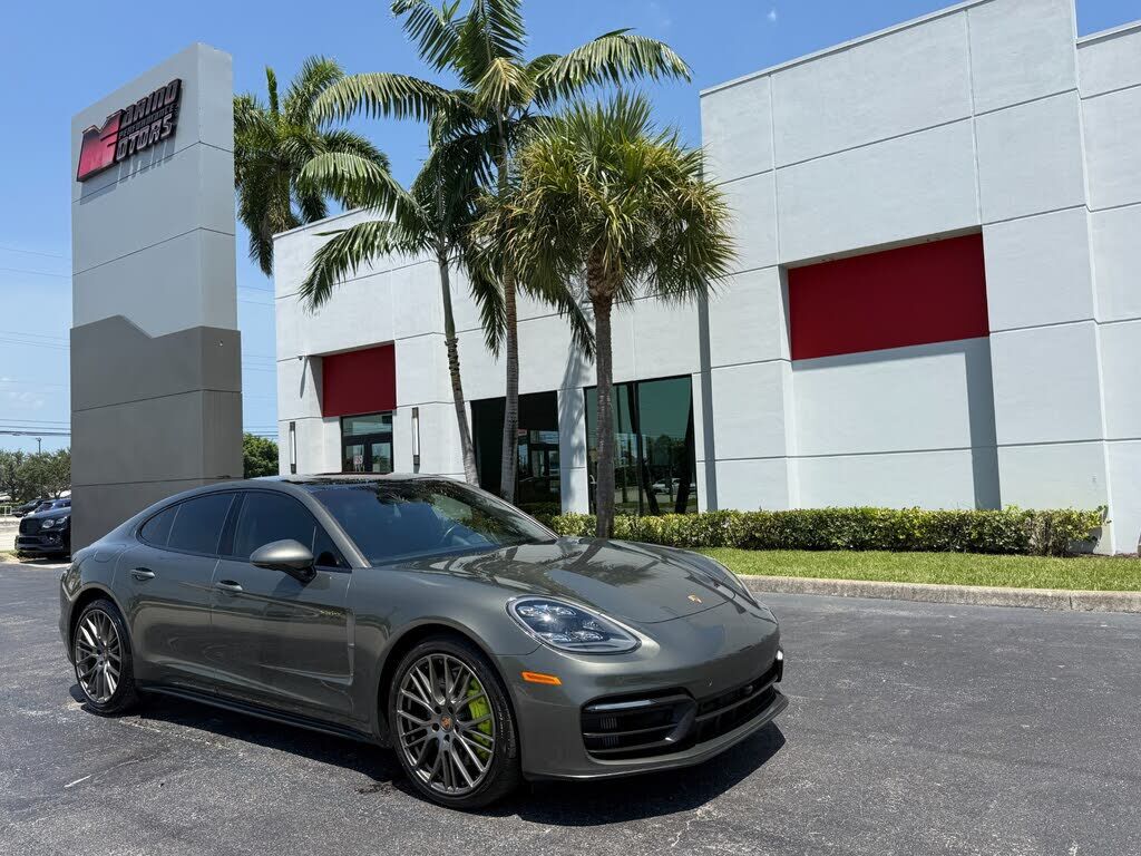 2022 PORSCHE Panamera