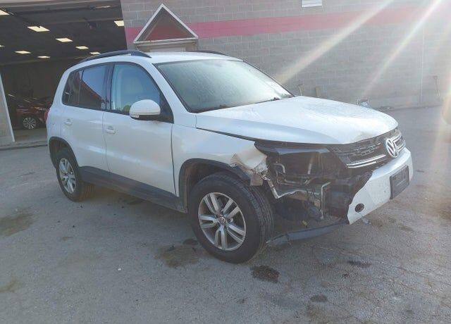 2016 VOLKSWAGEN Tiguan