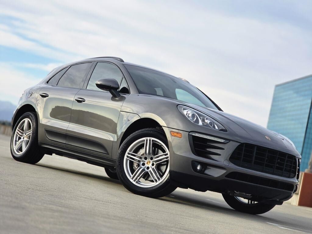 2016 PORSCHE Macan