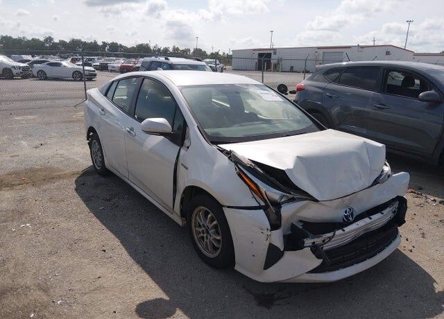 2016 TOYOTA PRIUS