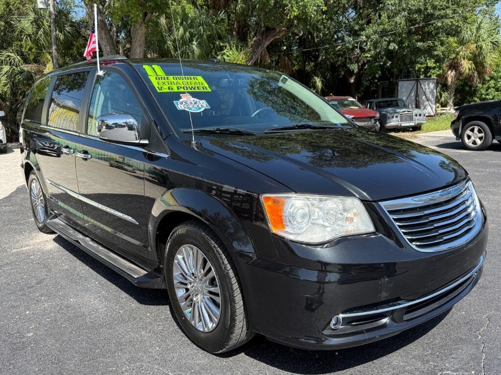 2011 CHRYSLER Town and Country