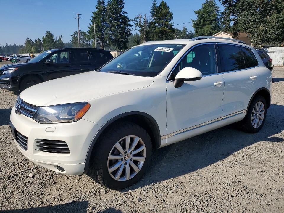 2011 VOLKSWAGEN Touareg