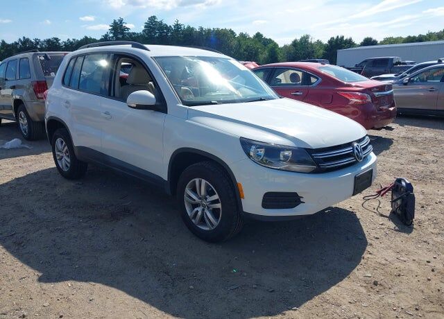 2017 VOLKSWAGEN Tiguan