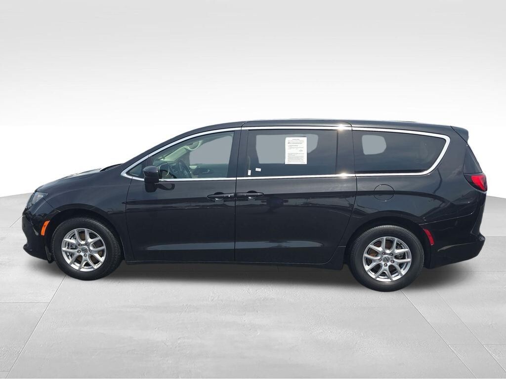 2023 CHRYSLER Voyager