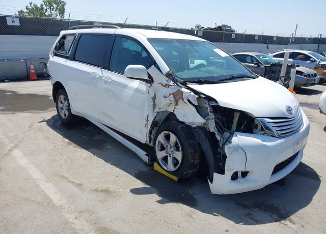 2016 TOYOTA Sienna