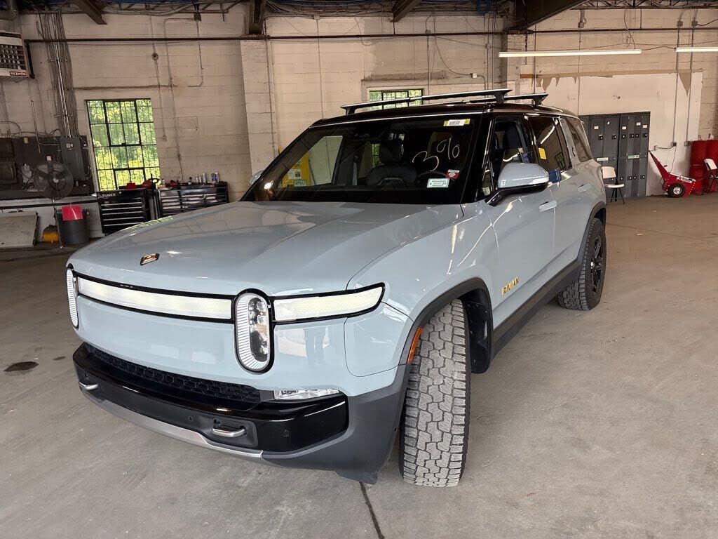 2023 RIVIAN R1S