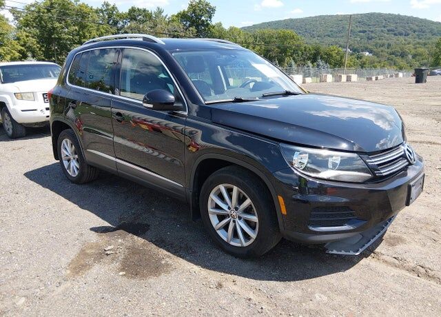 2017 VOLKSWAGEN Tiguan