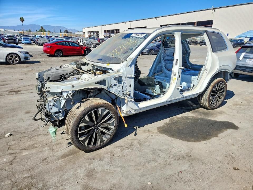 2025 VOLVO XC90