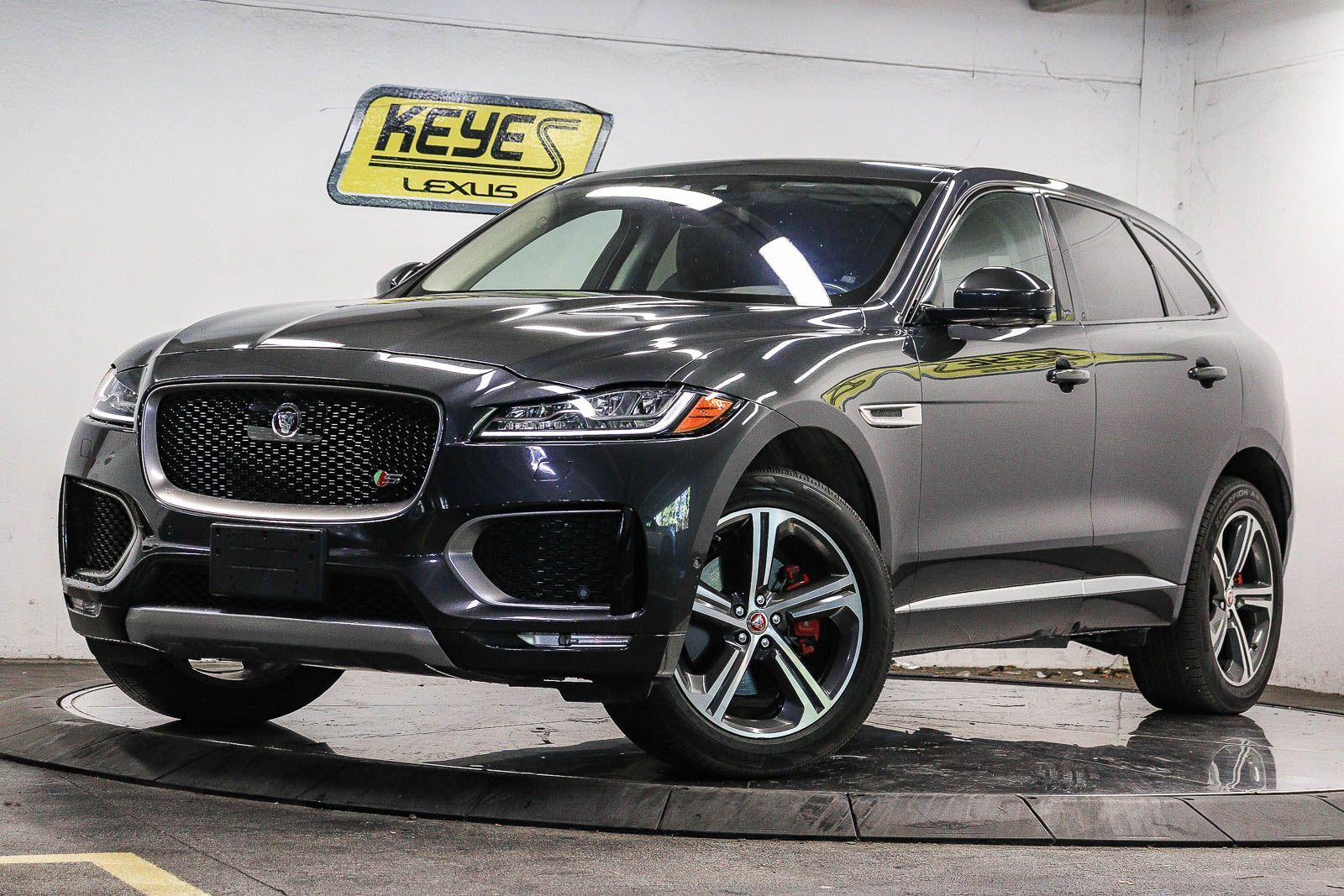 2017 JAGUAR F-Pace