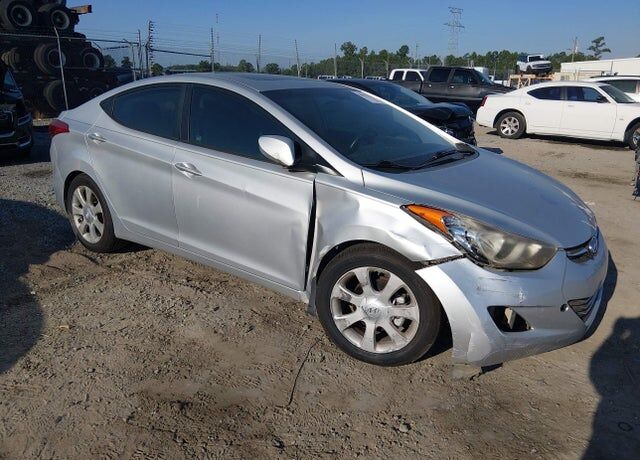 2013 HYUNDAI Elantra