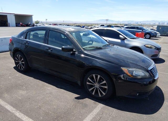 2013 CHRYSLER 200