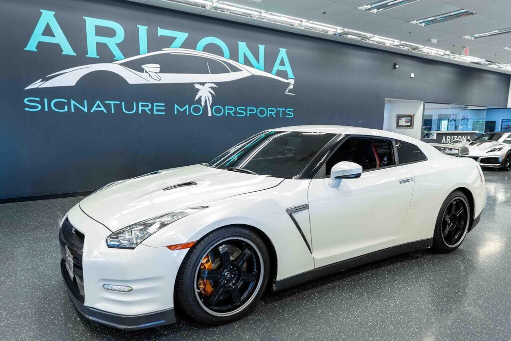 2014 NISSAN GT-R