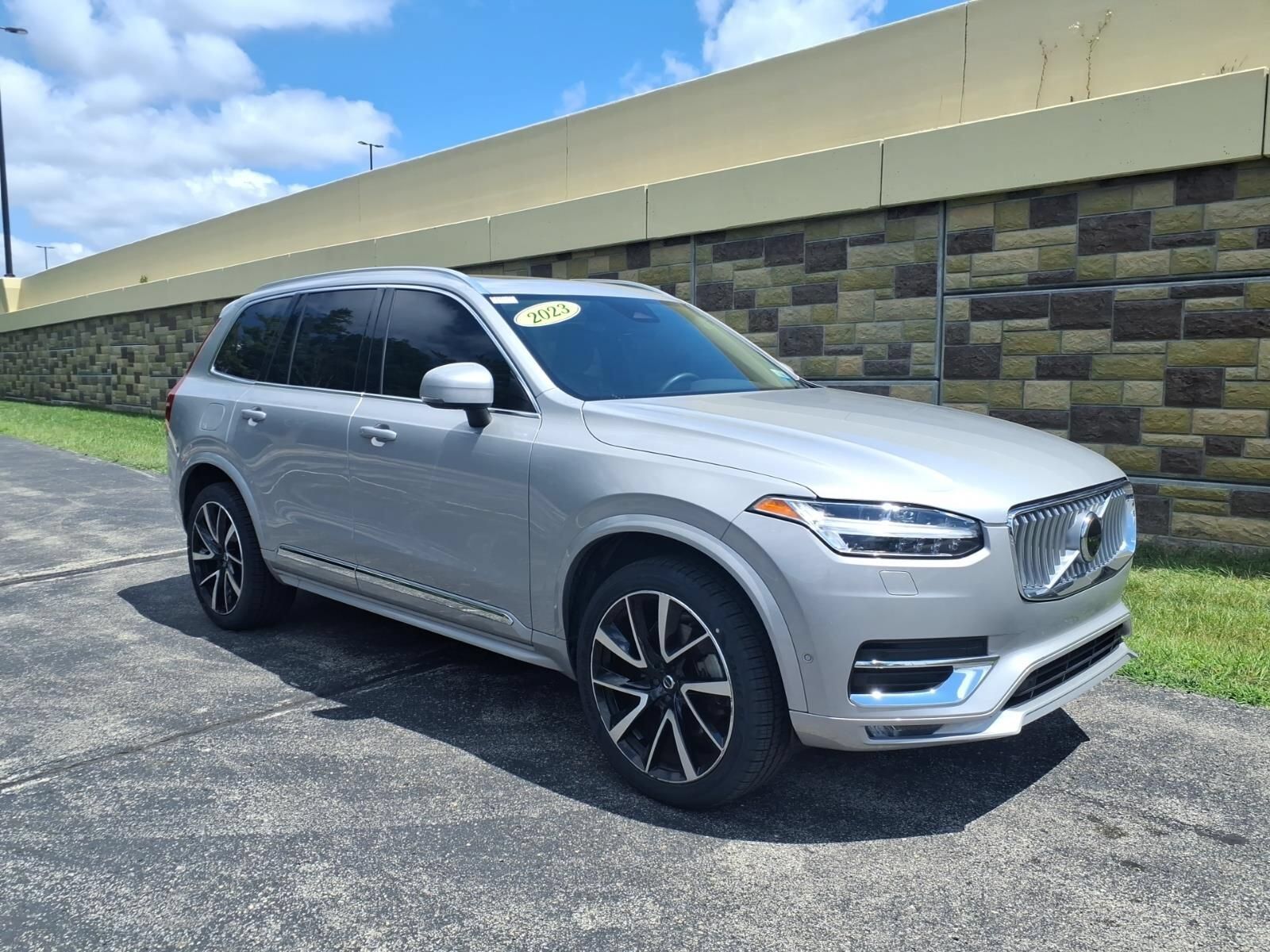 2023 VOLVO XC90