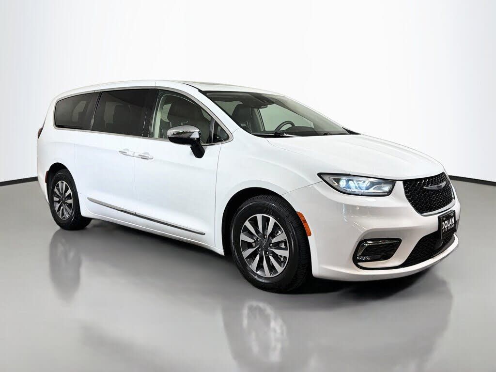 2023 CHRYSLER Pacifica