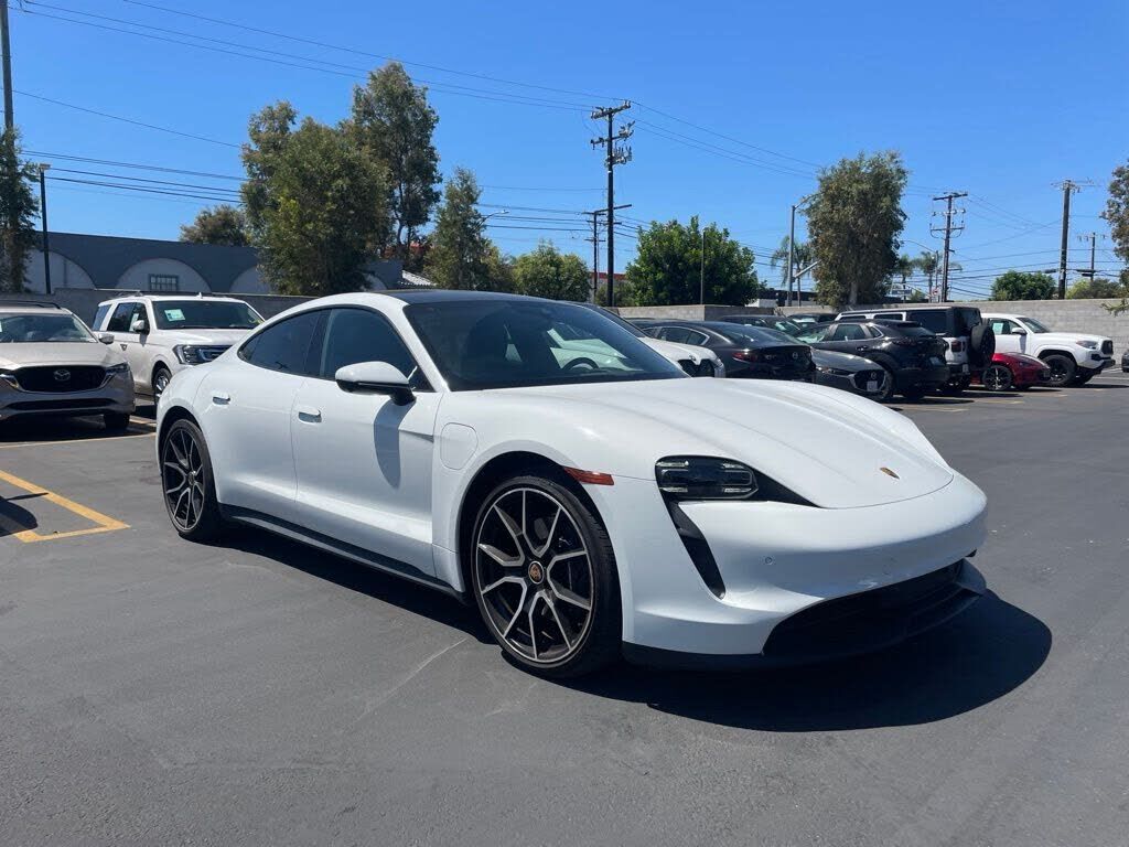 2023 PORSCHE Taycan
