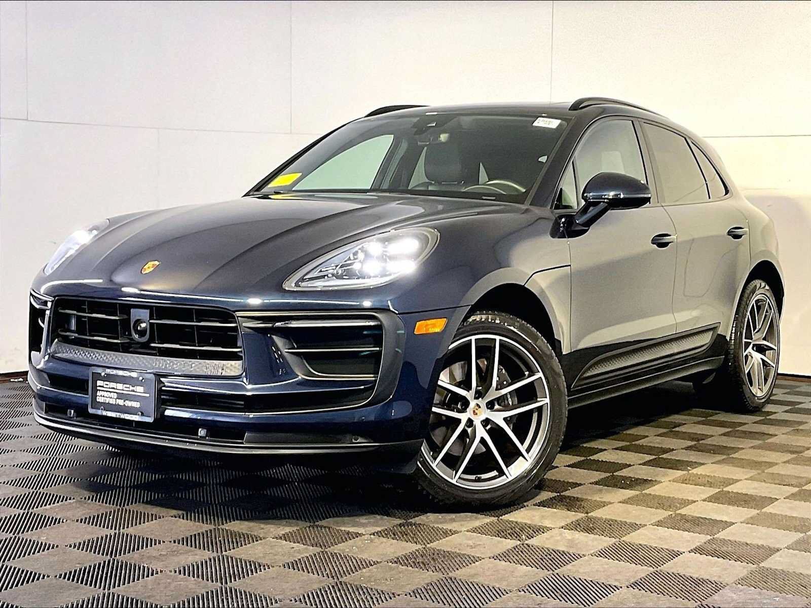 2023 PORSCHE Macan