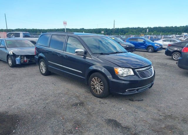 2014 CHRYSLER Town and Country